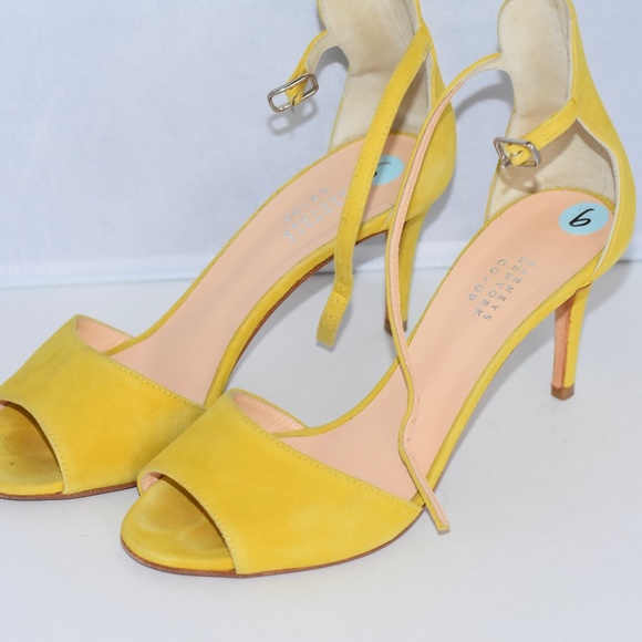 BARNEYS New York CO-OP Yellow Suede Ankle Strap Heel Sandals Italian Made 36 - Picture 4 of 9
